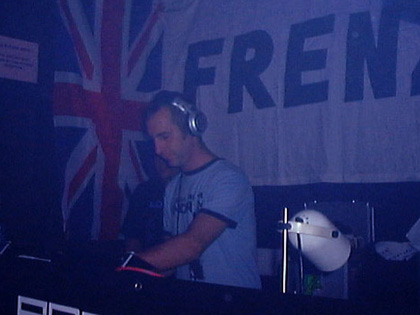 Cheeky Scott on the decks