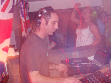 Cheeky Scott on the decks